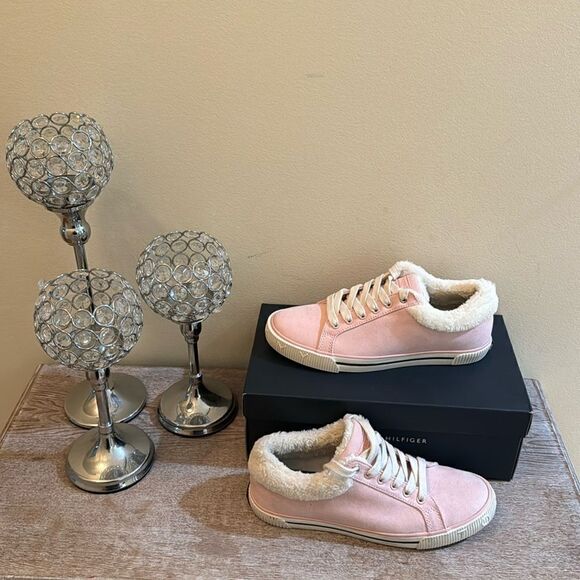 Tommy Hilfiger Olivee2 Casual Fashion Sneakers- Light Pink- Size 7 M- NIB - Picture 1 of 9